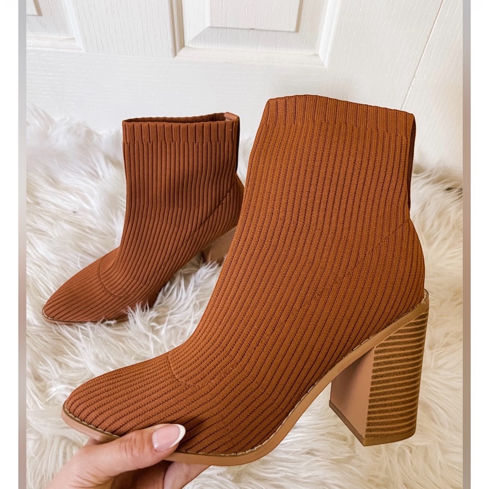 Steven By Steve Madden cognac Nara Ribbed stacked Heeled ankle Boots 8.5